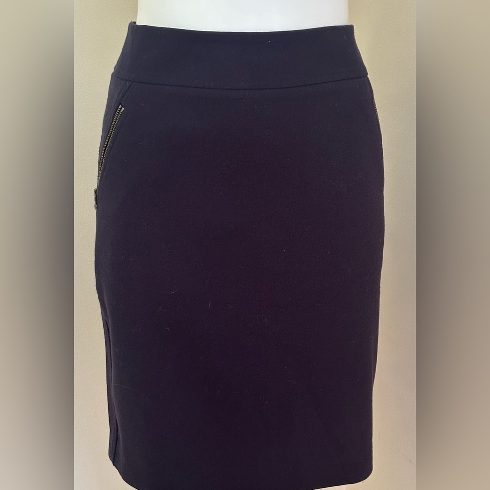 LOFT Blue Pencil Skirt. 2 Small Zip Pockets on sides. Zip  Closure In Back Sz 10